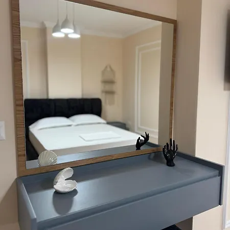 Dennys Near Lion Park * Тирана