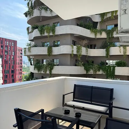 Dennys Near Lion Park Тирана