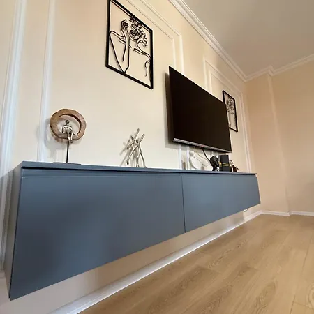 Dennys Near Lion Park * تيرانا